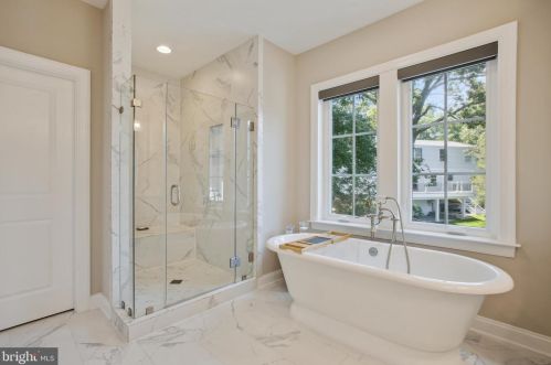 6031 Florence Ln, Alexandria VA 22310-2209 exterior