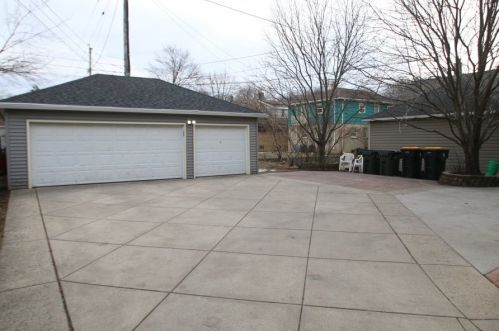 6419 Wisconsin Ave, Milwaukee WI  53213-4008 exterior