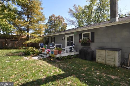 4 Hanover Dr, Cookstown NJ 08511-1005 exterior