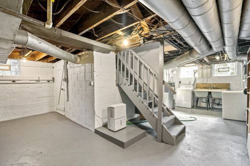 1986 Chalfant St, Pittsburgh PA 15221-1202 exterior