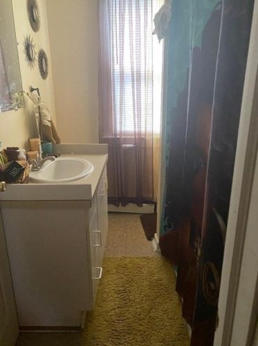 38 Dresden St, Springfield MA 01109-2706 exterior