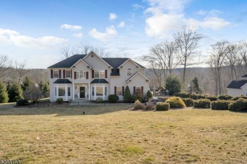 6 Ascot Ln, Sparta, NJ 07871-2869