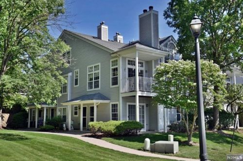 1099 Devon Ct, Mahwah NJ  07430-3244 exterior