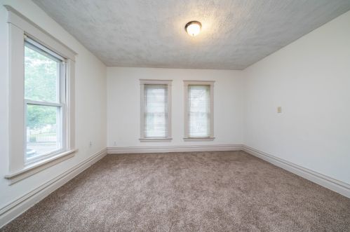 1020 Clinton Ave, Kalamazoo MI 49001-3881 exterior