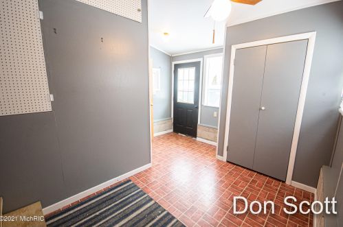 816 Spring St, Sylvan Beach MI 49461-1071 exterior