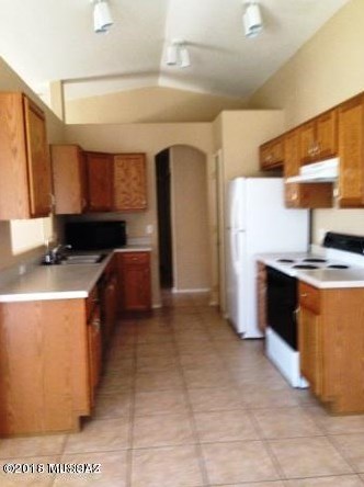 9222 Calle Arroyo Rapido, Tucson AZ  85710-8076 exterior