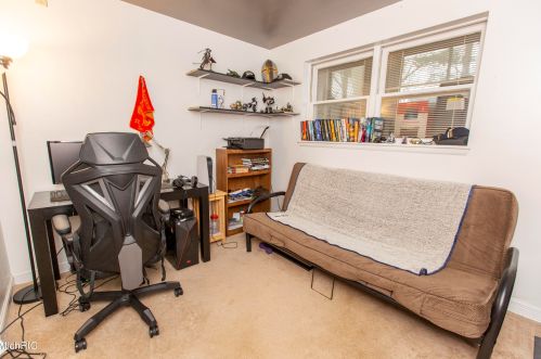 5231 Old Colony Rd, Kalamazoo MI 49008-3216 exterior