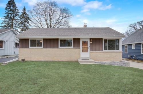 210 115th St, Milwaukee, WI 53226-4012