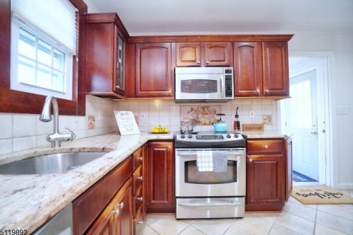 80 Howard St, Perth Amboy NJ 08861-1525 exterior