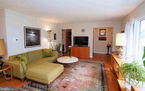 56 Roxboro Rd, Trenton NJ  08648-3925 exterior