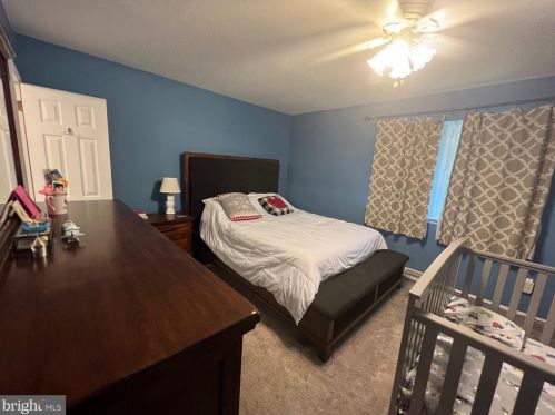 7918 Farnsworth St, Philadelphia PA 19152-3434 exterior