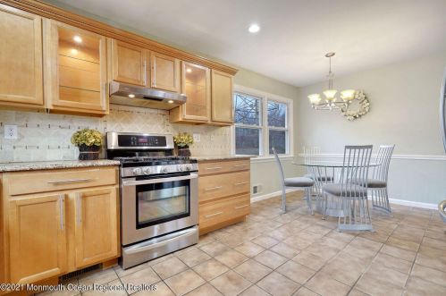 46 Brookside Rd, Edison NJ 08817-4618 exterior