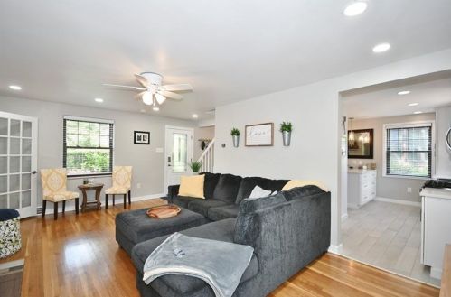 2327 Meadow Dr, Pittsburgh PA  15235-2740 exterior