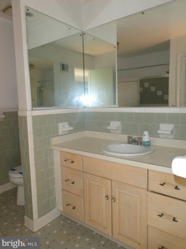 10408 New Hampshire Ave, Silver Spring MD 20905-3918 exterior