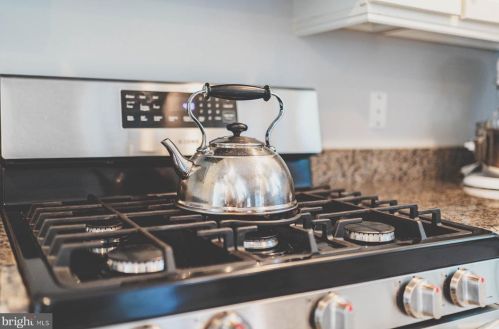 1817 Baldwin Dr, Mc Lean VA 22101-5055 exterior