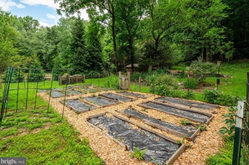 8526 Georgetown Pike, Mc Lean VA 22102-1206 exterior