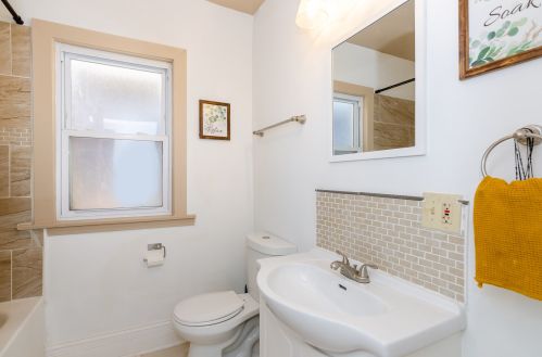 7942 Kenwood Ave, Chicago IL  60619-3411 exterior