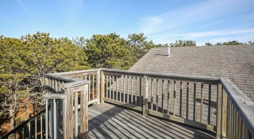 375 Hatch Rd, Eastham MA 02642-1847 exterior