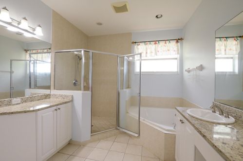 2582 Marshfield Ct, Fort Pierce FL 34953-4369 exterior