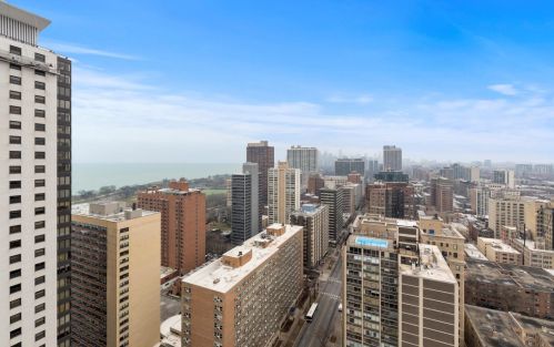 3150 Sheridan Rd, Chicago IL  60657-4811 exterior