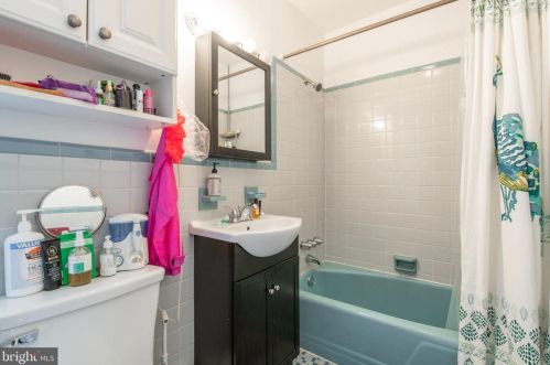 1821 Broad St, Philadelphia PA 19146-2232 exterior