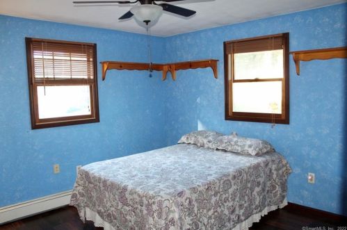 39 Ganny Ter, Enfield CT 06082-3044 exterior