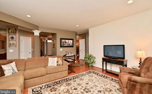 5718 Colfax Ave, Alexandria VA 22311-1012 exterior