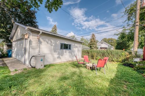 175 Pick Ave, Elmhurst IL 60126-3018 exterior