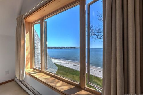 8 Seaside Ave, Milford CT 06460-6301 exterior