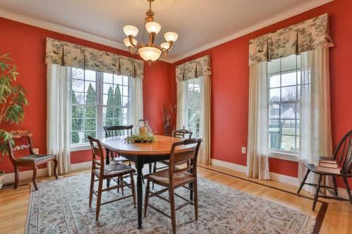 8 Oakmont Dr, Concord NH 03301-6916 exterior