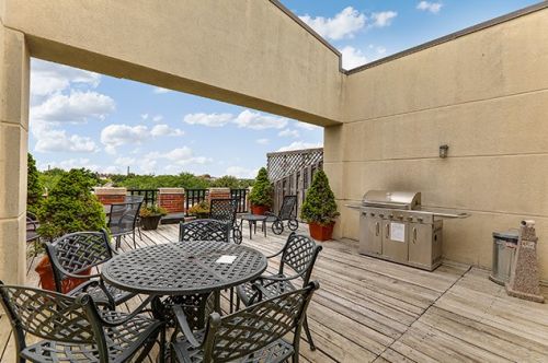 2600 Southport Ave, Chicago IL  60614-1228 exterior