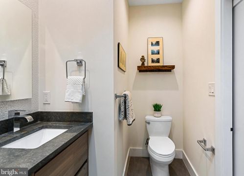 302 Rhode Is Ave, Washington DC 20001-1827 exterior