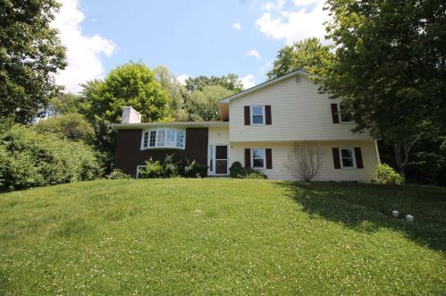 32 Hillview Cir, Poughkeepsie, NY 12603-3809