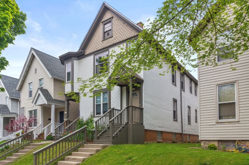 2413 Oakland Ave, Milwaukee, WI 53211-4334