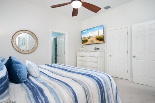 8190 Valiant Dr, Naples FL 34104-6672 exterior