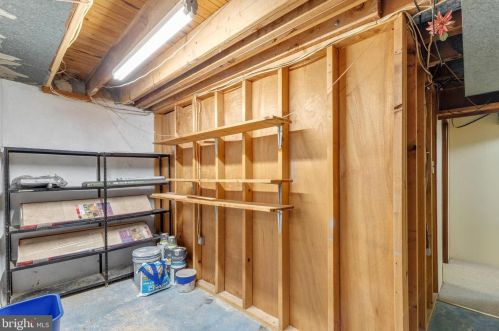 209 Foster Ave, Pittsburgh PA 15205-2352 exterior