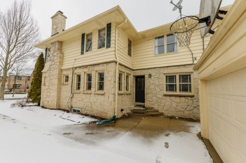 5030 Larkin St, Milwaukee WI 53217-5754 exterior