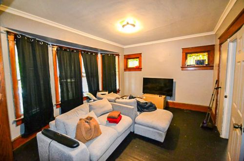 2445 45th St, Milwaukee, WI 53210-2913