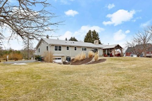 26 Falcon Dr, Seymour CT 06483-2355 exterior