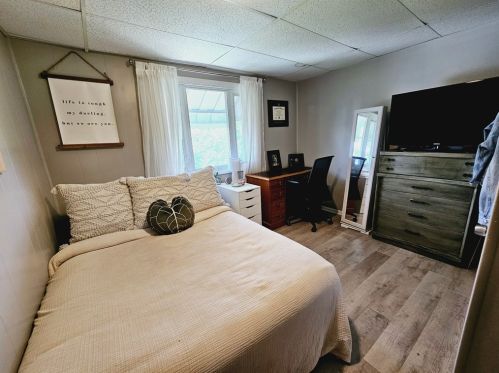 7 Holt St, Pittsburgh PA 15203-2450 exterior