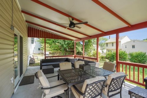 4 Loeb Ct, Edison NJ  08817-4713 exterior