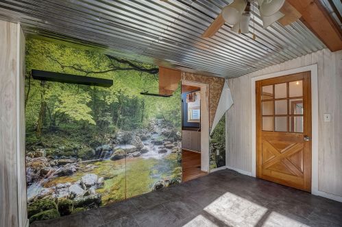 919 Land Pl, Milwaukee WI 53202-1536 exterior