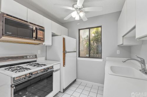 65 Park Gate Dr, Edison NJ 08820-4025 exterior