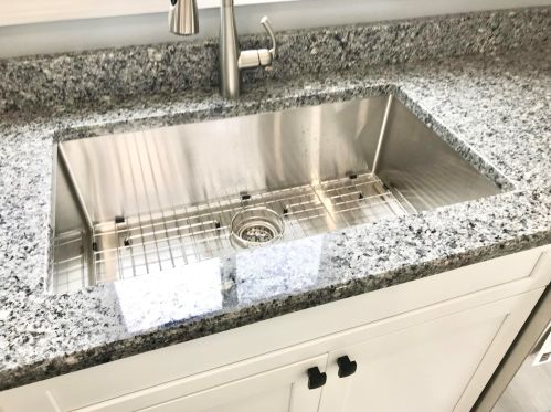 52 Laurel St, Concord NH  03301-3651 exterior