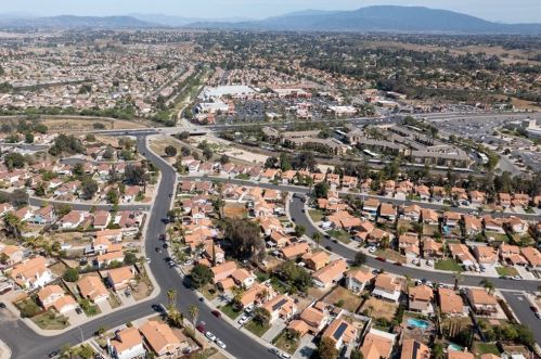 39714 Rustic Glen Dr, Temecula CA 92591-4525 exterior