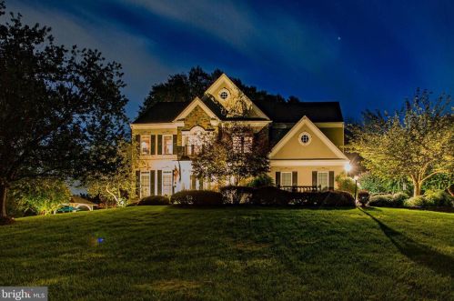 13606 Mt Prospect Dr, Rockville MD 20850-3510 exterior