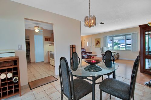 1702 18 St, Boynton Beach FL 33426-6410 exterior