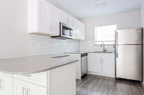 206 38th St, Austin, TX 78705-1420