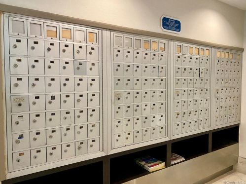 1925 Kalakaua Ave, Honolulu HI  96815-1827 exterior