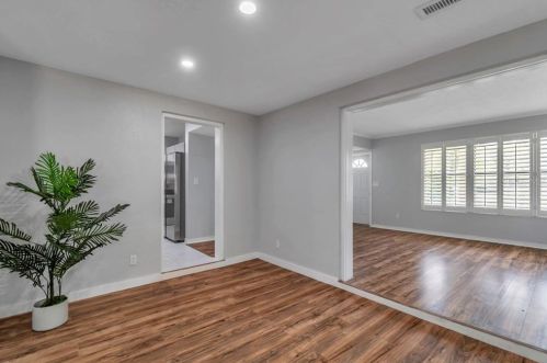 718 Riv Dr, Tampa FL 33617-7857 exterior